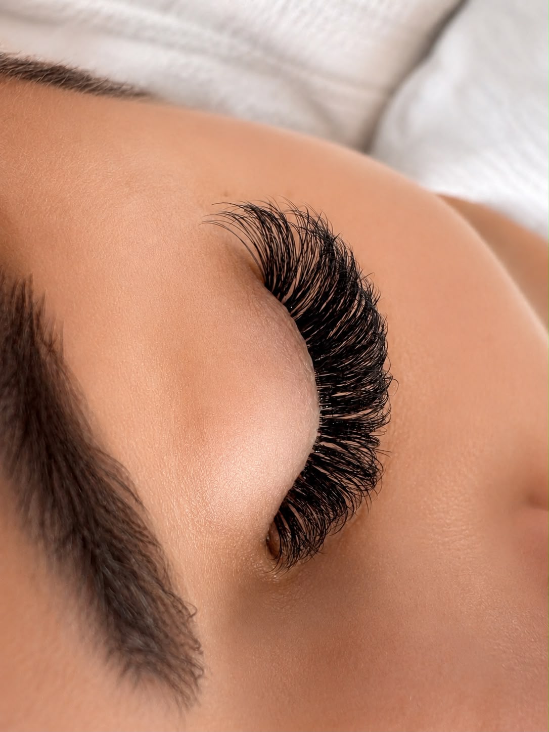 Wimpernverlängerung – Ergebnis in Nahaufnahme